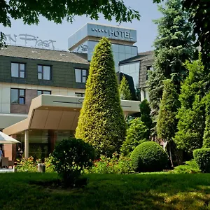 Crown Piast & Hotel
